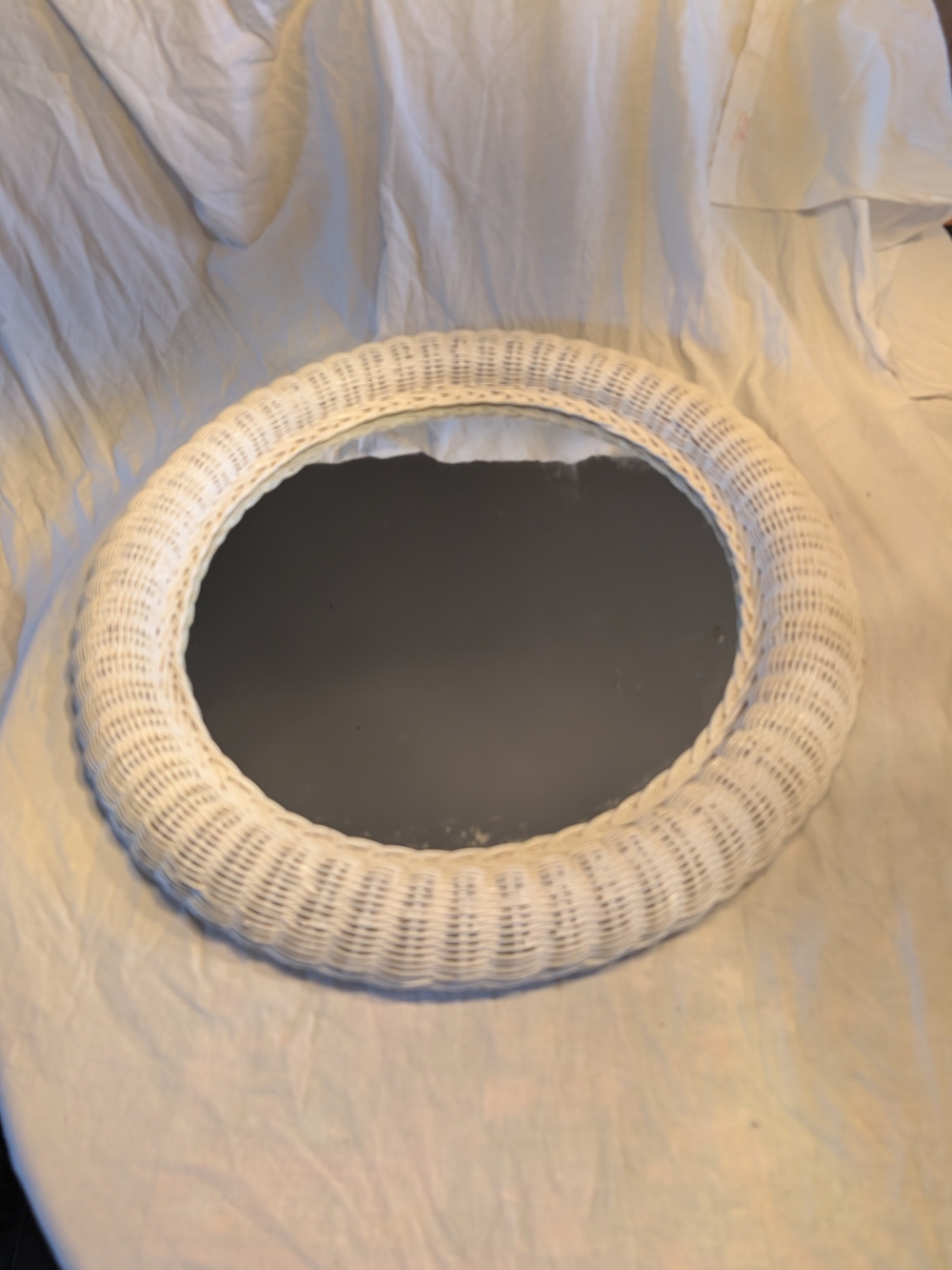 2/140$ Vintage White Round Wicker Wall Mirror